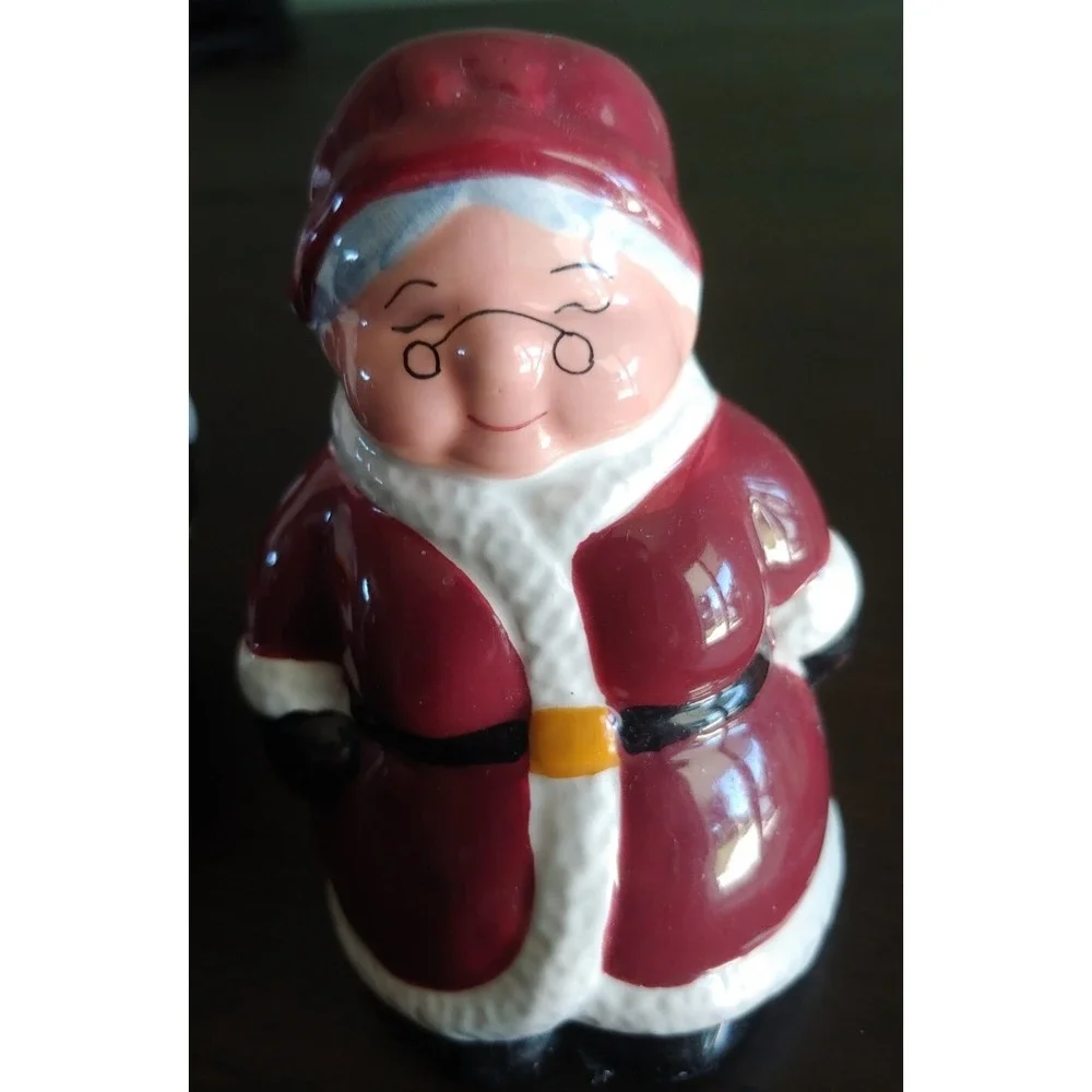 Publix Santa Claus and Mrs Claus Salt Pepper Shaker Set Christmas Holiday 2003